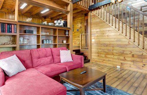 Ranger House | New listing! Perfect home w/ game room, balcony views, & full kitchen!