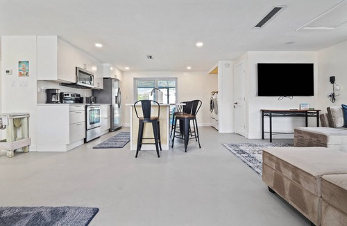 Hudson Beach Estates House | New Listing Promo Waterfront 2BR Jacuzzi, Private Dock, Gulf Access, Dogs OK, Open for Scalloping!