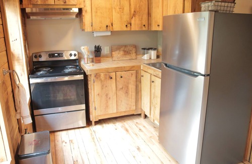 Cotter Cabin | New Listing Quiet Secluded Cabin One Mile from Wildcat Shoals Public Access