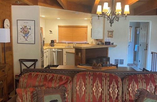 Mammoth Lakes Condo | New Listing Snowflower 3-bedroom condo in Mammoth Lakes near Meadow & shuttle