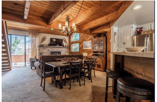 Mammoth Lakes Condo | New Listing Snowflower 3-bedroom condo in Mammoth Lakes near Meadow & shuttle