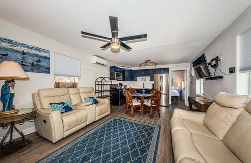 Sunset Beach Cottage | New Listing Sunset Tropical Beach Bungallow