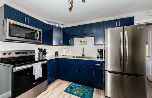 Sunset Beach Cottage | New Listing Sunset Tropical Beach Bungallow