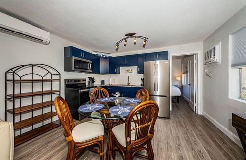 Sunset Beach Cottage | New Listing Sunset Tropical Beach Bungallow