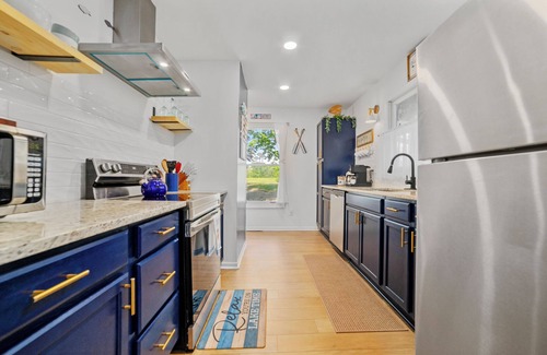 Baneberry Cottage | New listing! TN Lake Cottage, Douglas Lake, Lakefront, Firepit, Hot tub, Kayaks