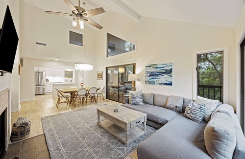 Kiawah Island Condo | New listing! Upgraded PARKSIDE Villa- modern decor and pet friendly!