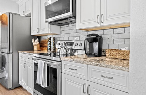 Lawton Woods House | NEW LISTING ~ 3 Bedroom ~ Pet Friendly ~ Coastal Casual & Refined Style ~ 8 Cotton Lane