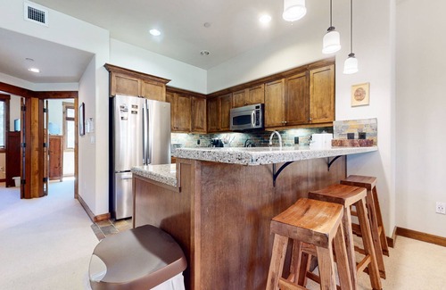 Woodwinds Condo | NEW LISTING! Woodwinds #1303 (4-Bedroom Condo) - Pets Allowed by RedAwning