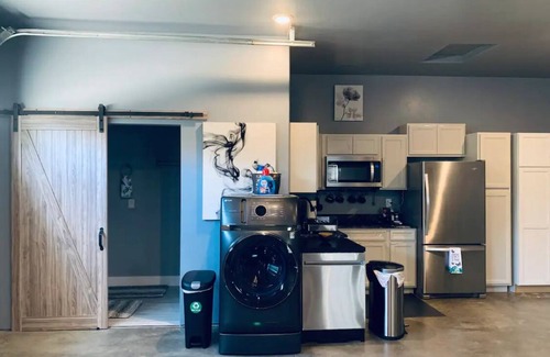 Sheridan House | New + Loft + Unique near Big Goose Creek