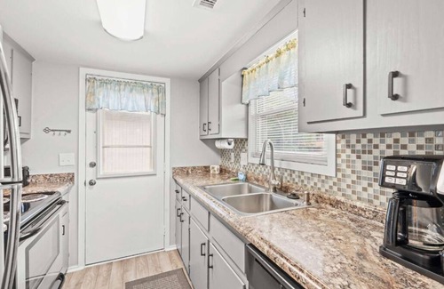 Myrtle Beach Cottage | NEW LOWER RATES 2 bed, 2 bath cottage, Shore Dr. area, 4 min walk to the beach