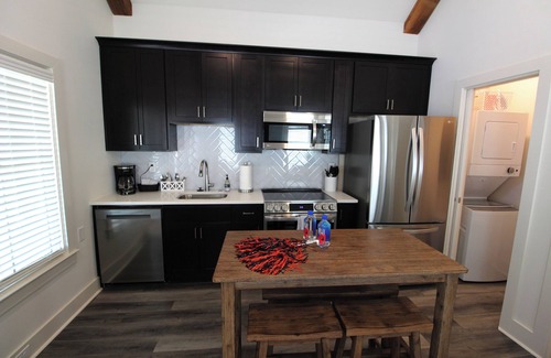 Auburn Cottage | New Luxury 1BR Cottage in Downtown Auburn Cottage District!