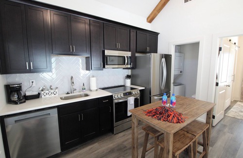 Auburn Cottage | New Luxury 1BR Cottage in Downtown Auburn Cottage District!