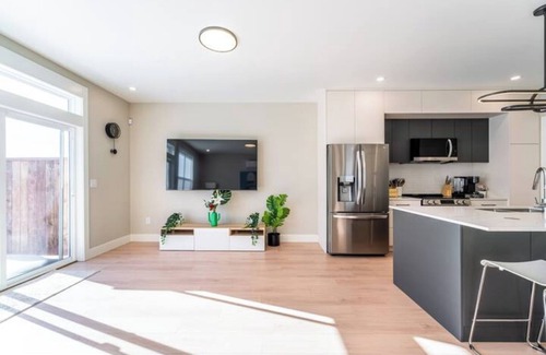 Halifax House | New Luxury | 3BR/3BA, 2 Living rooms, Kitchen - Home in Halifax