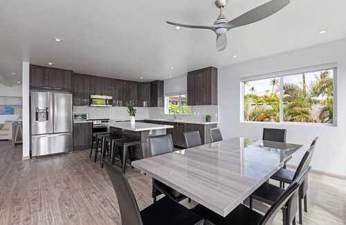 Portlock House | NEW! Makai Manor - AC, Hot Tub, Views!