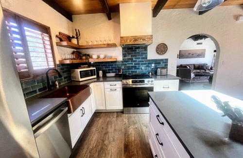 Page House | NEW! MiniGolf–PoolTable–FirePit–BBQ–Arcade–Bocce