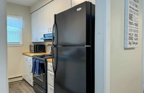 Rimmon Heights Apartment | NEW - Mins to Concord/Nashua - Driveway Parking - In Unit W/D - Backyard - Patio