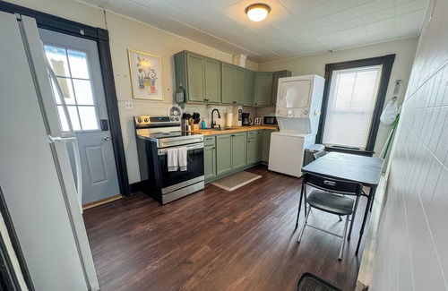 Rimmon Heights Apartment | NEW - Mins to Concord/Nashua- Quiet Neighborhood -Pet Friendly -In Unit Laundry