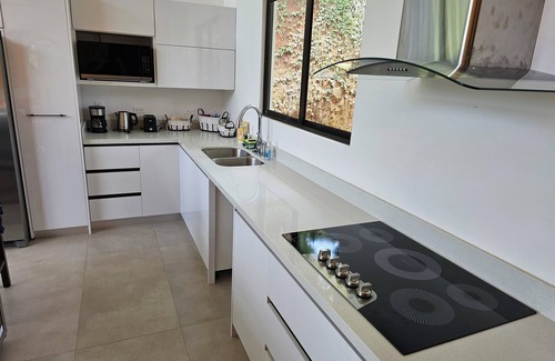 Esterillos Este House | New Modern 3-bdrm/3-bth house with all amenities - 5 minutes to the beach!