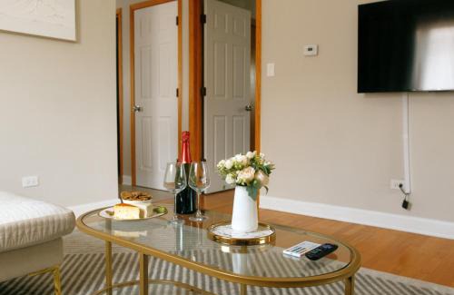 Dunning House | New Modern 3BR, Gym, Workspace, Quiet Location