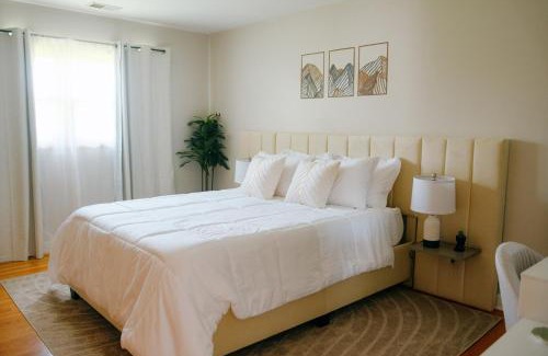 Dunning House | New Modern 3BR, Gym, Workspace, Quiet Location