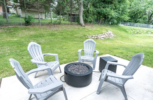 Lake Shangrila House | New Modern and Cozy 3BR Lake Home with Indoor Fireplace