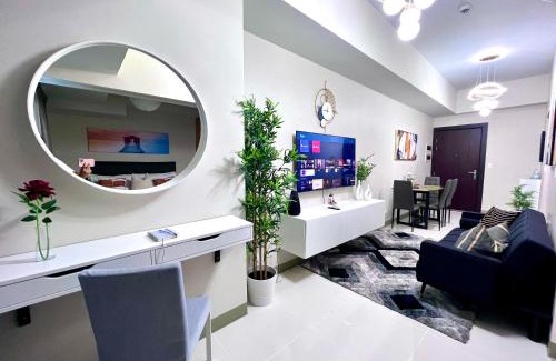 Bonifacio Global City Apartment | New & Modern Cozy 1BR w/Balcony@BGC, WiFi 300MBPS