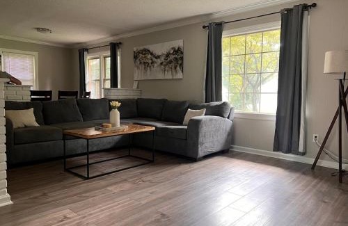 Greenville - Spartanburg House | New Modern Lux Large Home 10MIN Downtown Sleeps 12