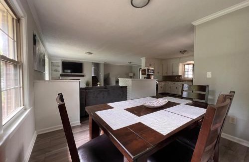 Greenville - Spartanburg House | New Modern Lux Large Home 10MIN Downtown Sleeps 12