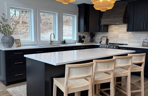 Howard Cabin | NEW Modern luxury 4-bedroom Aframe with WiFi and HOT TUB in Howard