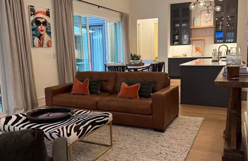 Southwest Raleigh House | New Modern One-Level Retreat