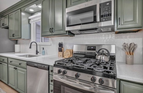 Berea House | NEW! Modern Retreat Near CLE Game Room & Renovated