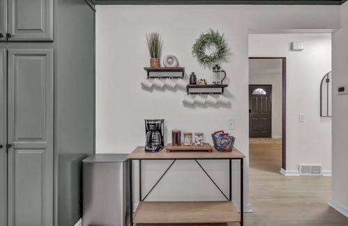 Berea House | NEW! Modern Retreat Near CLE Game Room & Renovated