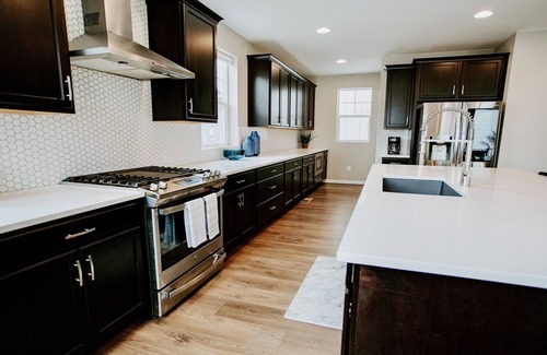 Parker House | New Modern Stylish Oasis, Bright and Comfortable Home