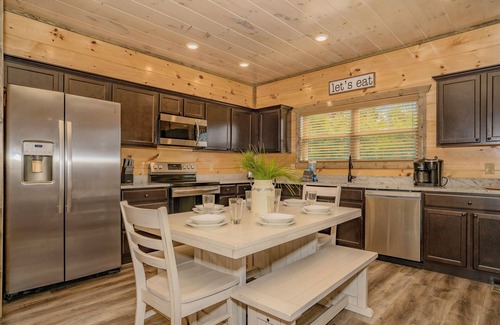 Sevierville Cabin | New mountain view cabin! Tucked away yet short drive to attractions