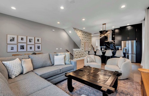 Hurwood Heights House | * New Music City Dream Home! 2 Miles to Broadway *