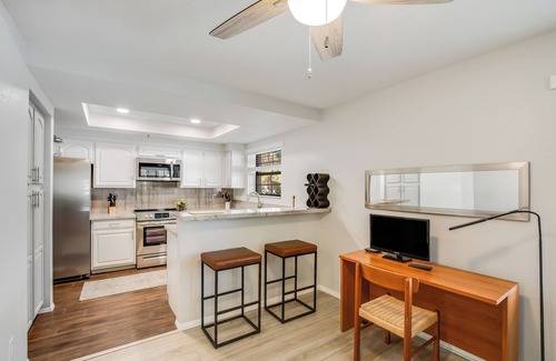 McCormick Ranch Condo | New! No Steps.Sunlit Gated Villa on McCormick Lake & Camelback Trail!