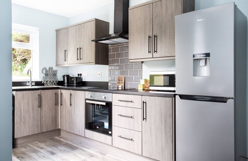 Belfast House | New North Belfast Home. Free Parking/10 mins from centre!