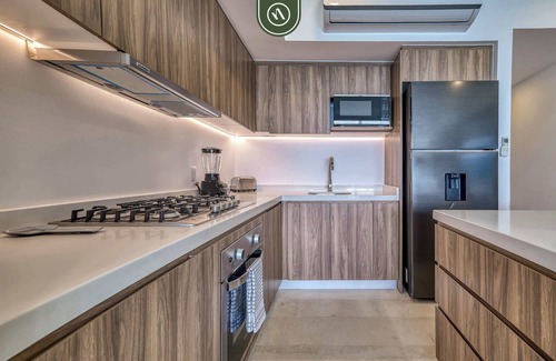 Lazaro Cardenas Apartment | New Oceanfront 1 BR Condo - Gym - Beach - Pool