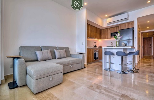 Lazaro Cardenas Apartment | New Oceanfront 1 BR Condo - Gym - Beach - Pool