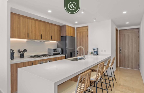 Lazaro Cardenas Apartment | New Oceanfront 2 BR Condo - Gym - Beach - Pool