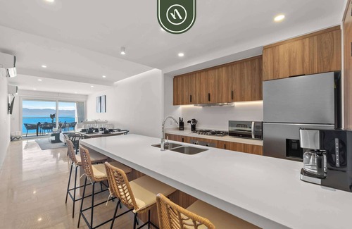 Lazaro Cardenas Apartment | New Oceanfront 2 BR Condo - Gym - Beach - Pool