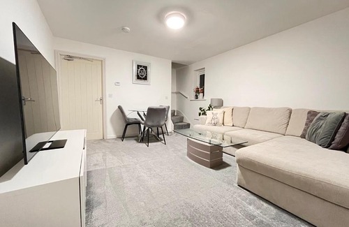 Ollerton House | New Ollerton Parkgate Rest