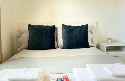 Ollerton House | New Ollerton Parkgate Rest