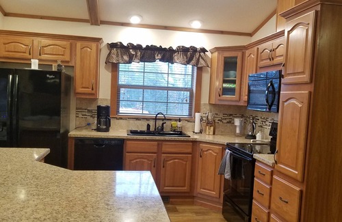 Springville House | New on market. Cabin with 3 beds and 3 baths surrounded by forest