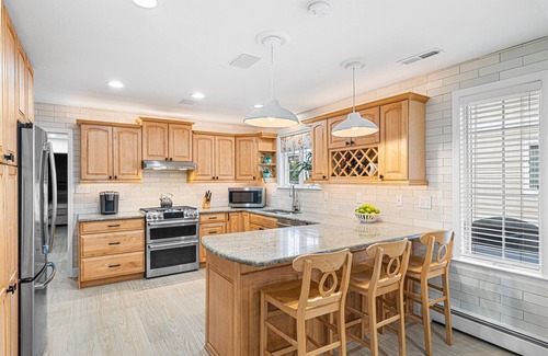 Stone Harbor House | NEW! ONE OF LARGEST POOLS in Stone Harbor 6 BR LUXURY HOME/STEPS TO BEST BEACH