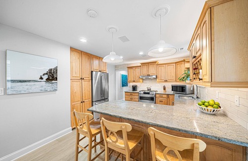 Stone Harbor House | NEW! ONE OF LARGEST POOLS in Stone Harbor 6 BR LUXURY HOME/STEPS TO BEST BEACH