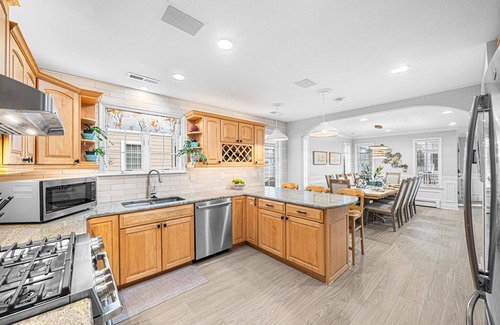 Stone Harbor House | NEW! ONE OF LARGEST POOLS in Stone Harbor 6 BR LUXURY HOME/STEPS TO BEST BEACH