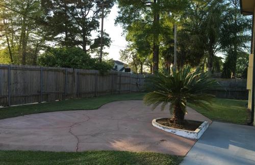 Gentilly Woods Hotel | New Orleans Inn