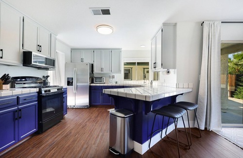 Redding Highlands House | NEW Overflow 96 : Hot Tub - Central - Spacious