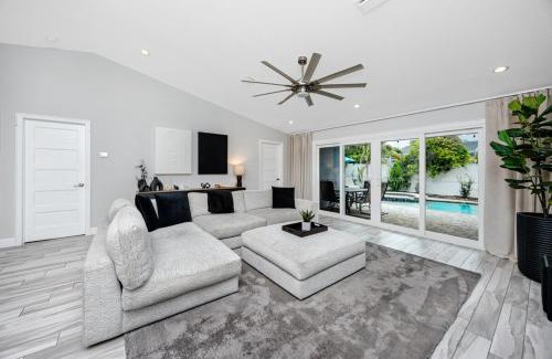 Palm Harbor House | NEW! Palm Harbor Hideaway - Beautiful, Spacious 4BR Home with Amazing Pool